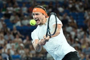 AO - Zverev prvi polufinalista, Sabalenka ipak prejaka za Ivu Jović